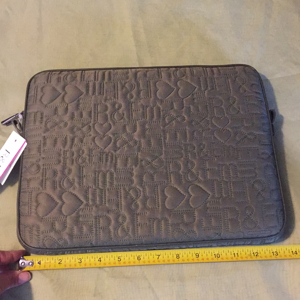 R&Em olive green laptop case❤️❤️😊
